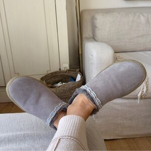 Nordstrom brand new Laidback London Light Gray Cozy shearling slippers 🧘 ♥️